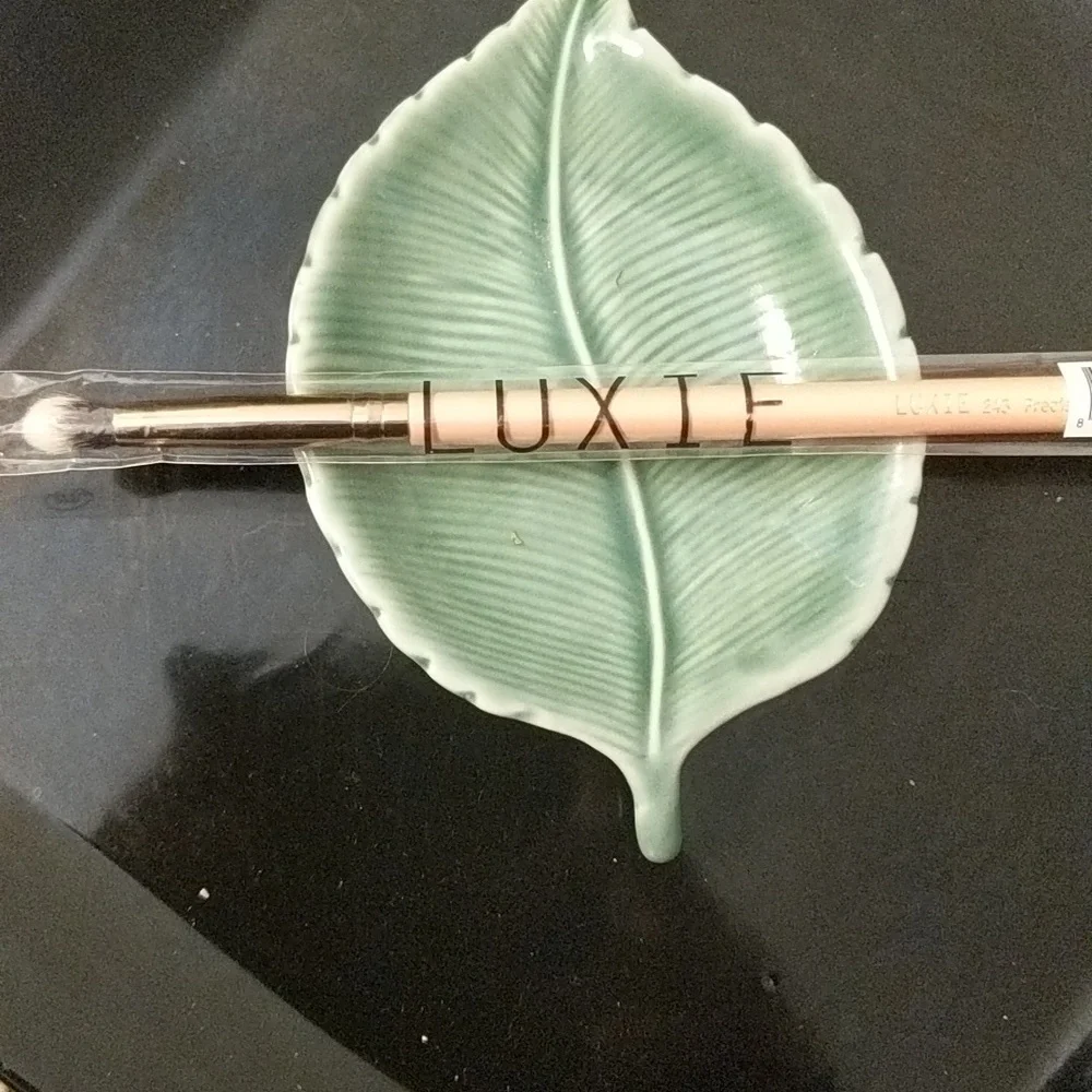 Prescion blending brush